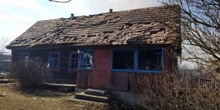 Уничтожено хозяйственное здание и часть жилого дома