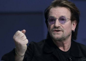 Солист рок-группы U2 написал стих о Зеленском