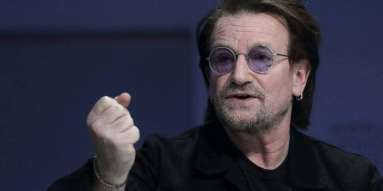 Солист рок-группы U2 написал стих о Зеленском
