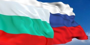 Сразу 10 российских дипломатов стали персонами нон-грата