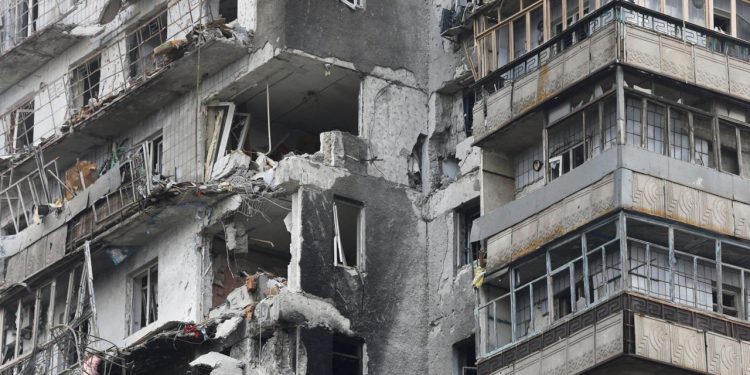 Жизнь в Мариуполе после обстрелов