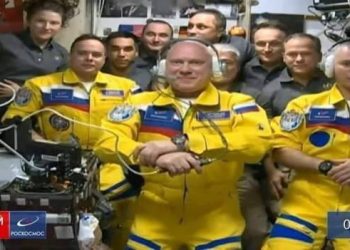 Российские космонавты выбрали себе новые цвета комбинезонов