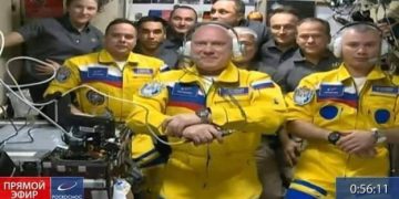 Российские космонавты выбрали себе новые цвета комбинезонов