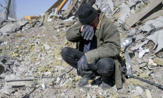 Из-под завалов извлекли по меньшей мере 50 тел