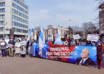 Акция против диктаторов в Гааге