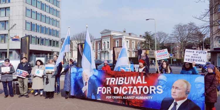 Акция против диктаторов в Гааге