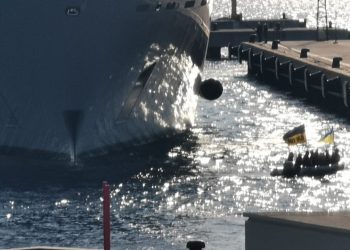 Дети из Одесской области блокировали судно Абрамовича