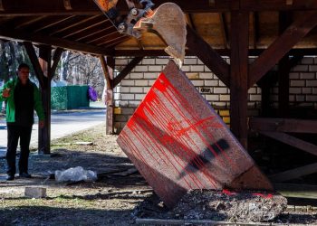 Демонтировали монумент к 300-летию «воссоединения»