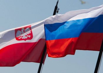 Польша высылает из страны 40 дипломатов РФ