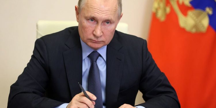 Путин принял решение перевести расчёты газ в рубли