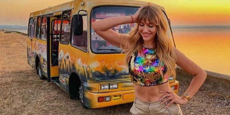 Как выглядит маршрутка из шоу Леси Никитюк