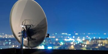 Призвали жителей убрать с домов спутниковые антенны