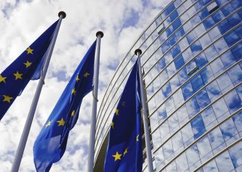 ЕС требует от России прекратить войну