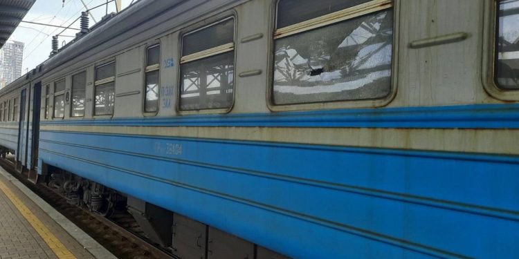 Под обстрел попала электричка Шепетовка-Киев