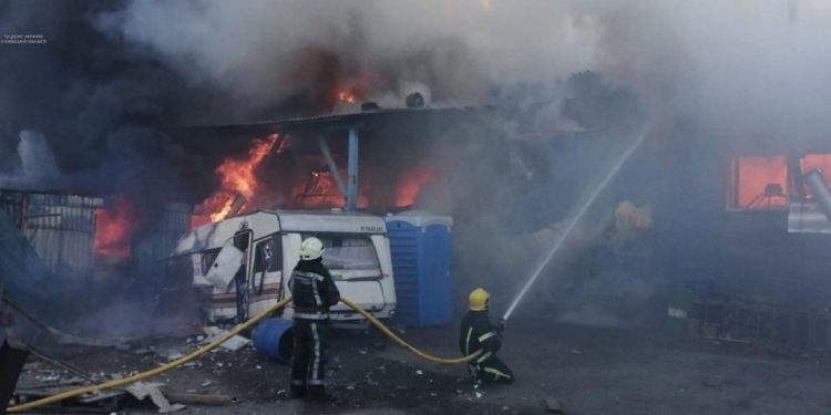 Ликвидировано возгорание на складе древесины