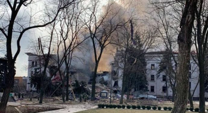 В Мариуполе погибли почти 5 тысяч человек