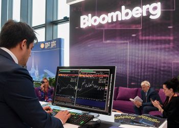 Bloomberg приостанавливает работу в России