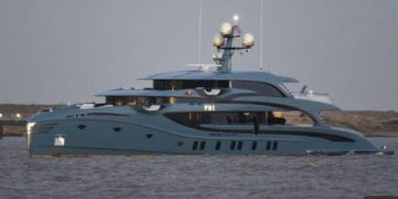 Британия задержала яхту Phi российского бизнесмена
