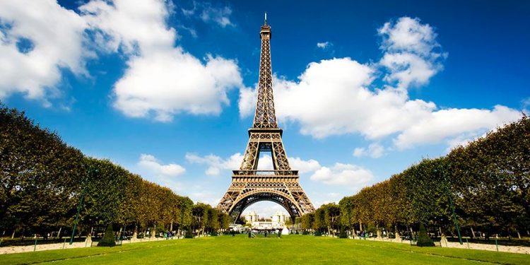 Франция с 1 апреля возобновляет выдачу россиянам виз