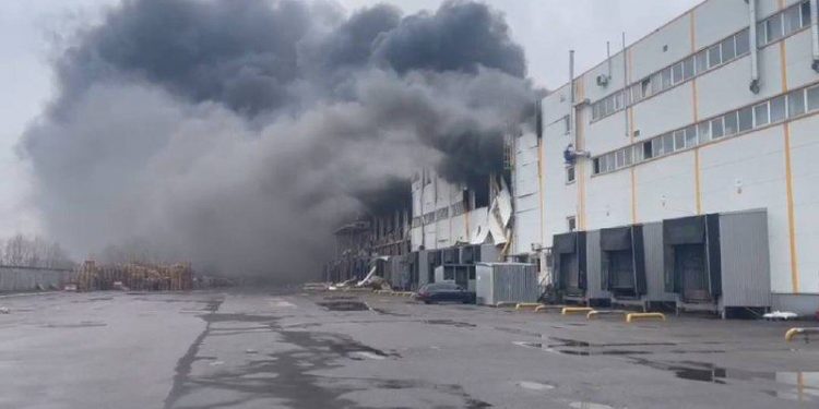 Солдаты РФ обстреляли склады с продуктами питания