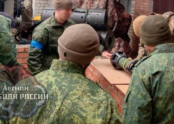 Первые добровольцы из числа бывших военных РФ