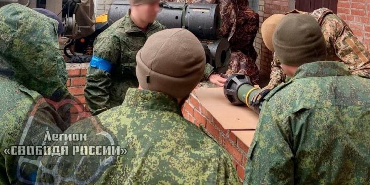 Первые добровольцы из числа бывших военных РФ