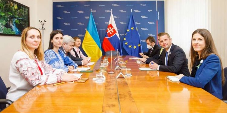 Президент Словакии заявила о поддержке передачи оружия