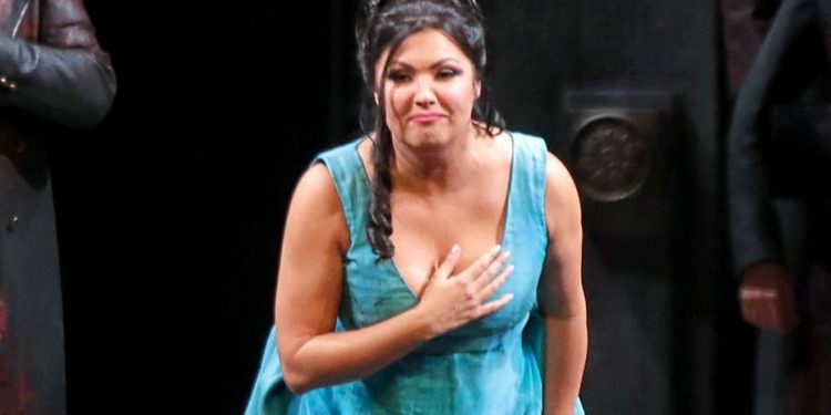 Нетребко отреклась от Путина