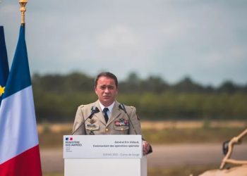 Во Франции увольняют главу разведки