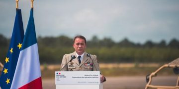 Во Франции увольняют главу разведки