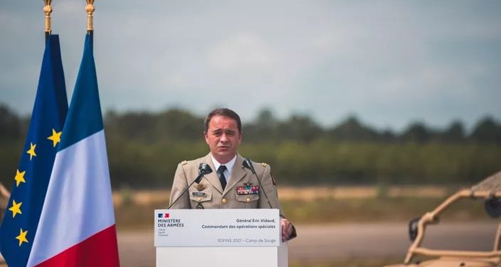 Во Франции увольняют главу разведки