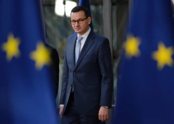 Польша хочет полностью прекратить импорт российской нефти