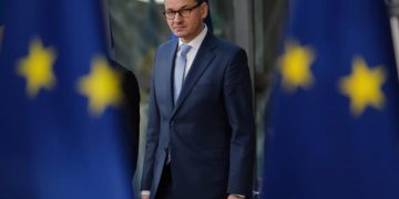 Польша хочет полностью прекратить импорт российской нефти