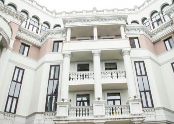 В Крыму национализируют квартиру Елены Зеленской в Ялте.