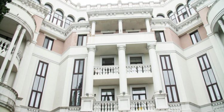 В Крыму национализируют квартиру Елены Зеленской в Ялте.