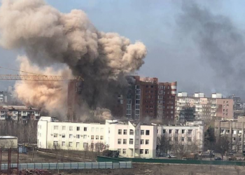 Очередной обстрел жилых домов в Мариуполе оккупантом.