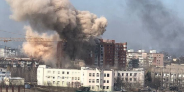 Очередной обстрел жилых домов в Мариуполе оккупантом.