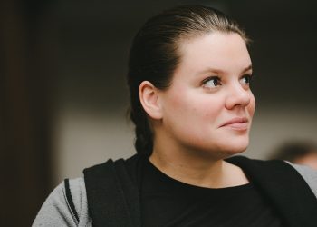 Поэтесса Вера Полозкова  покинула Россию: