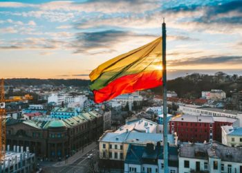 Литовский парламент поддержал введение закрытого неба в Украине