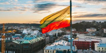 Литовский парламент поддержал введение закрытого неба в Украине