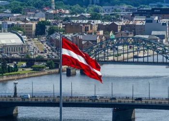 Латвия требует ввести бесполетную зону над Украиной