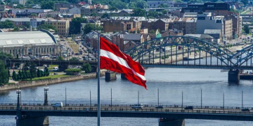 Латвия требует ввести бесполетную зону над Украиной