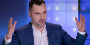 Арестович жестко наехал на экс-министра обороны Гриценко