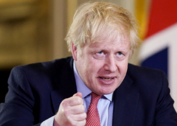 Путин напал на Украину, потому что боится её