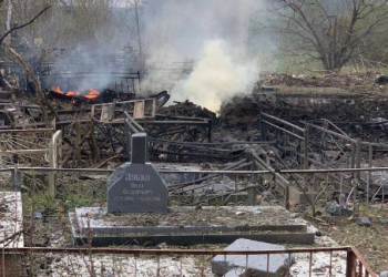 Прилетело в одно из одесских кладбищ