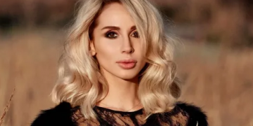 Лобода передала теробороне автомобиль и 1,5 млн грн