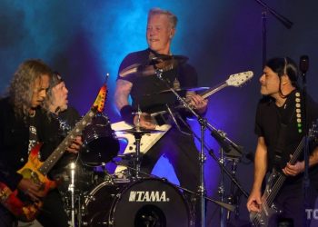 Metallica собирает деньги для Украины