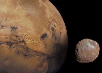 Спутник Марса врежется в планету