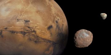Спутник Марса врежется в планету