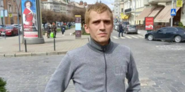 Смог выбраться из Мариуполя вплавь по морю!